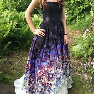 beautiful prom dress!